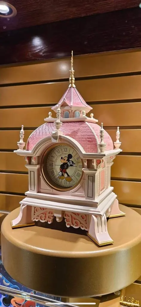 Disney Hotel Klok 2.webp